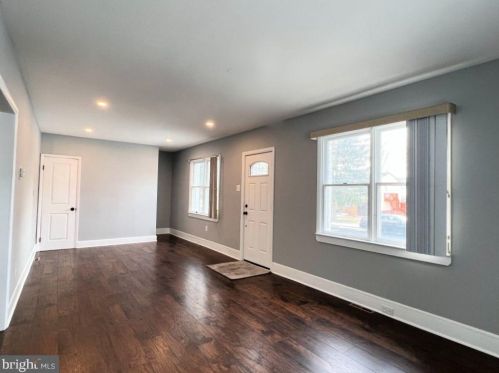 48 Harding St, Trenton, NJ 08618-1520