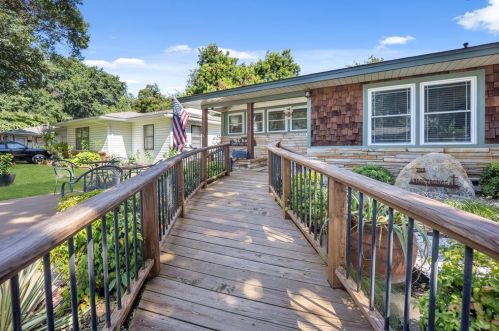 6825 Van Natta Ln, Fort Worth, TX 76112-5627