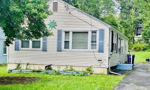 38 Faneuil St, Windsor, CT 06095-4520