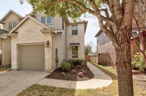 1811 Crown Dr, Austin TX  78745-1791 exterior