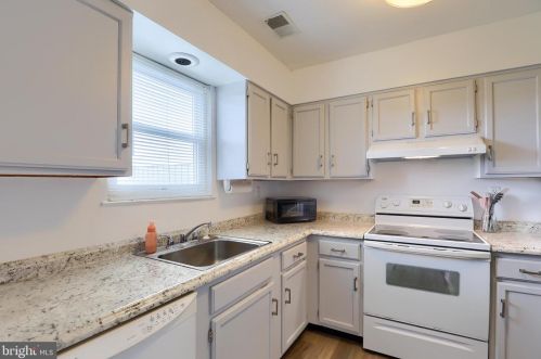 72 Lexton Dr, York PA 17404-9438 exterior