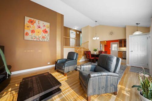 8830 Elmore St, Niles IL 60714-2413 exterior