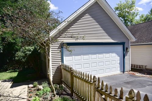 3073 Country Ln, Waukegan, IL 60087-5337