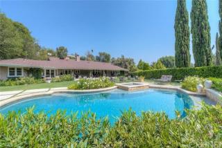 15604 Vandorf Pl, Van Nuys, CA 91436-3902