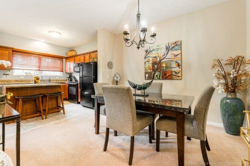 587 Stonegate Dr, Sycamore IL  60178-8907 exterior