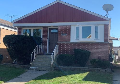 6225 Rascher Ave, Chicago, IL 60630-1033