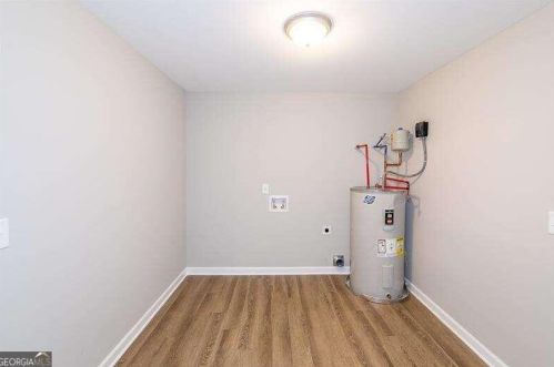 1864 Center Ave, Atlanta GA  30344-4656 exterior