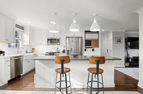 140 Putnam Park, Greenwich CT  06830-5780 exterior