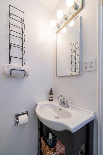 624 15th St, Huntington Beach CA  92648-4048 exterior