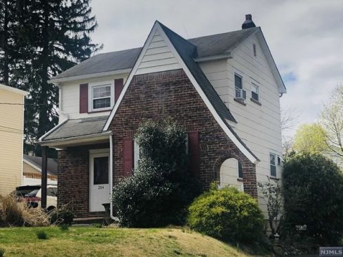 284 Sussex Rd, Wood-Ridge, NJ 07075-1110