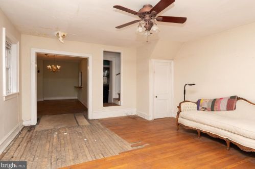 209 Gravers Ln, Philadelphia, PA 19118-2802