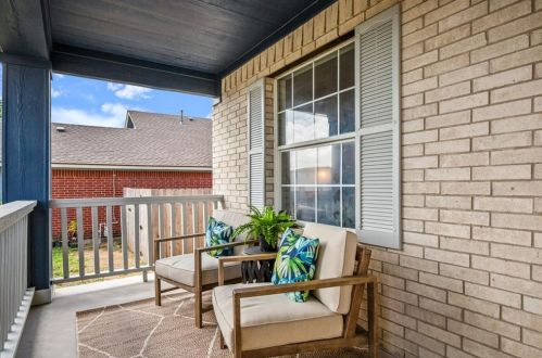 237 Spring Branch Dr, Uhland TX  78640-5386 exterior