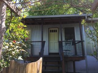 2911 16th St, Austin TX  78702-1540 exterior