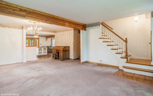 217 Fairview Ave, Mount Prospect, IL 60056-2323