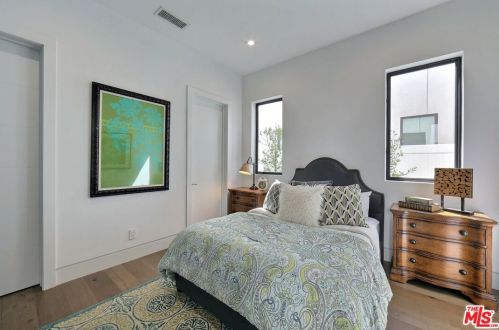5128 Noble Ave, Van Nuys CA  91403-1376 exterior