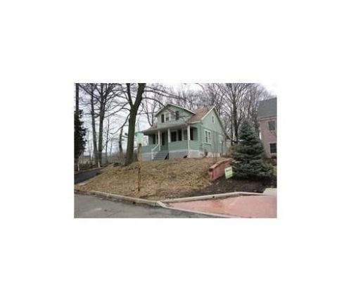 3 Calvin Pl, Metuchen, NJ 08840-2450