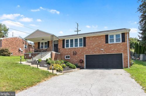 2508 Eastwood Dr, York, PA 17402-3906