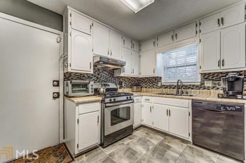 6050 Katherine Rd, Rex GA 30273-1122 exterior