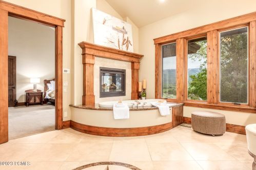 5872 Mtn Rnch Dr, Park City UT 84098-6177 exterior