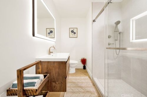 1755 Glenwood Rd, Glendale CA  91201-1543 exterior