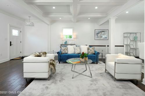 27 Bridge St, Greenwich CT  06830-5210 exterior