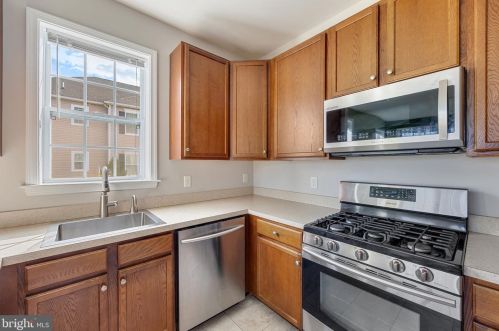 428 Timberlake Dr, Trenton NJ  08618-1475 exterior