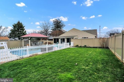 774 Broadway, Hanover PA 17331-2503 exterior