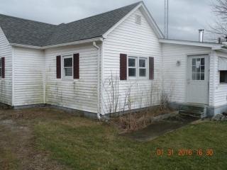 104 Chicago Ave, Henning, IL 61848-8001