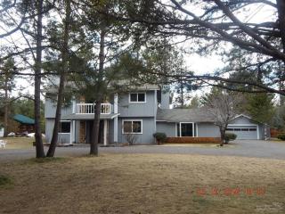56699 Lunar Dr, Bend, OR 97707-2043