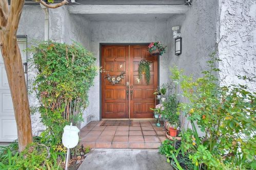 996 Huntington Dr, Arcadia, CA 91007-6590