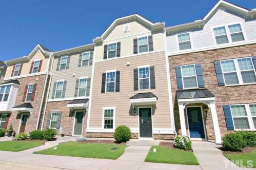 1002 Tender Dr, Apex, NC 27502-2404