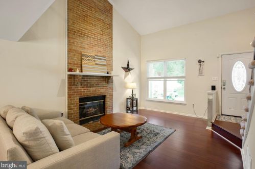 13468 Photo Dr, Woodbridge VA  22193-3930 exterior