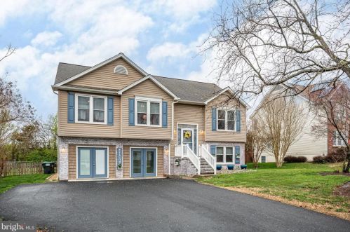 7 Dawson Dr, Fredericksburg, VA 22405-1715