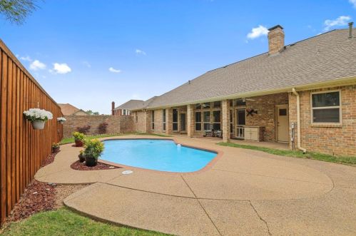 2221 Lorraine Dr, Carrollton TX 75006-4322 exterior