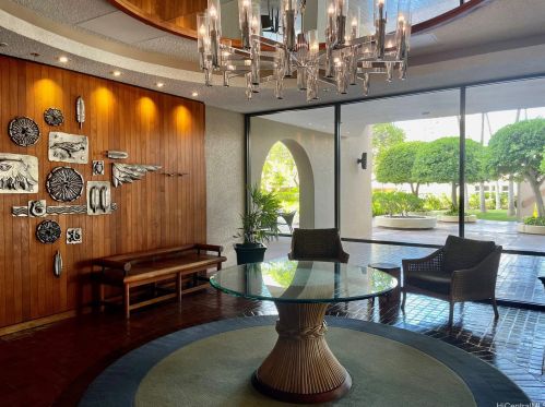 583 Kamoku St, Honolulu HI  96826-5251 exterior