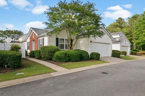 636 Oaks Dr, Holly Springs, GA 30188-7370