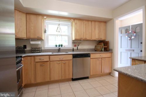 7676 Tiverton Dr, Springfield VA  22152-2018 exterior