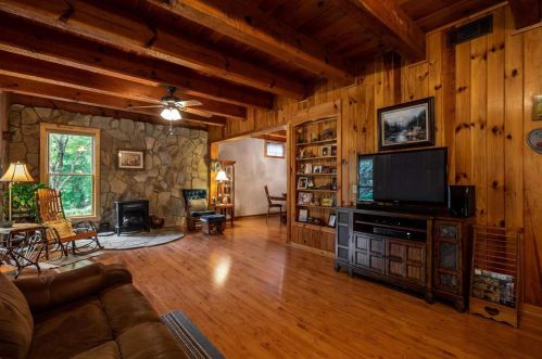 4895 Old Burnt Mtn Rd, Big Canoe GA  30143-2204 exterior