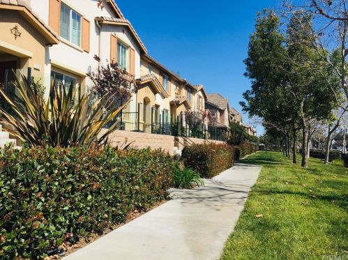 1524 Barcelona Ct, Upland, CA 91786-7552
