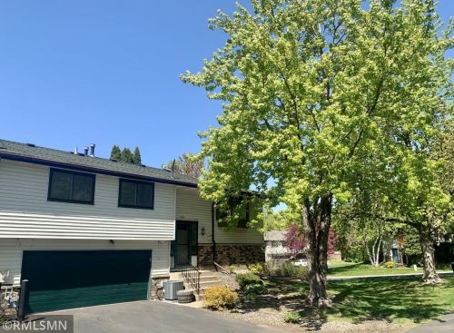 1700 Hickory Hill Dr, Saint Paul MN  55122-2410 exterior