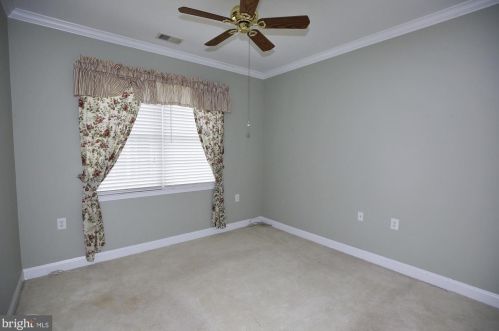 6 Hummingbird Dr, Trenton NJ  08690-3557 exterior