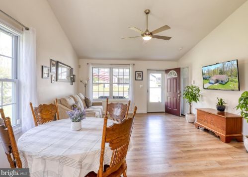 342 Executive Way, Hedgesville WV  25427-5770 exterior