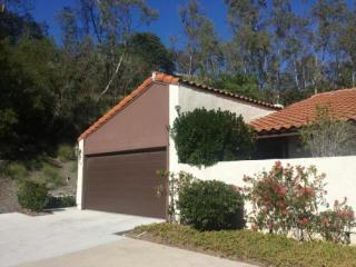 2043 Golden Circle Dr, Escondido, CA 92026-1021