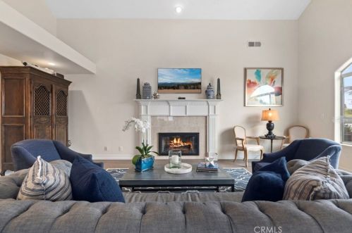 1525 3rd St, Manhattan Beach, CA 90266-6301
