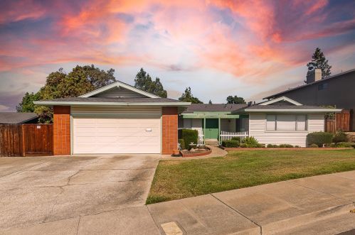 422 Ewing Dr, Pleasanton, CA 94566-6804