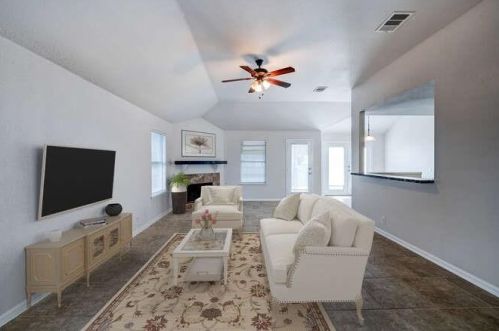 520 Zebra Dr, Uhland, TX 78640-4203