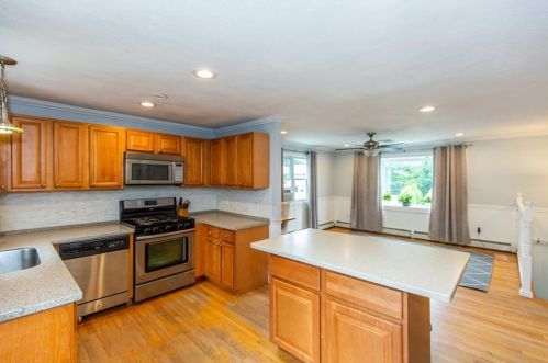 10 Pleasant View Ave, Providence, RI 02919-4310
