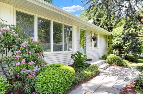 12 Powder Horn Rd, Norwalk, CT 06850-4426