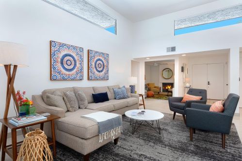 2285 Casitas Way, Palm Springs, CA 92264-8215