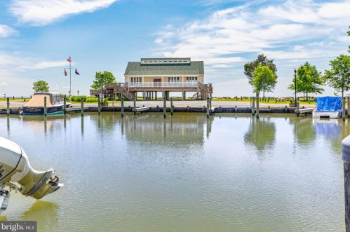 1217 Pine Ave, Shady Side MD 20764-9575 exterior